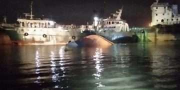 কর্ণফুলী নদীতে জাহাজ ডুবি