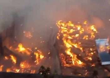 খুলনার জুট মিলে লাগা আগুন নিয়ন্ত্রণে