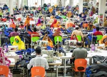 নিষেধাজ্ঞায় সংকট বাড়বে গার্মেন্টস ও বিমানে