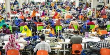 নিষেধাজ্ঞায় সংকট বাড়বে গার্মেন্টস ও বিমানে