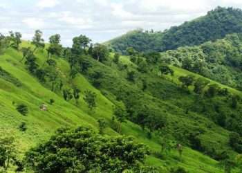 সন্ত্রাসীদের ভয়ে দৃষ্টিনন্দন স্পটে যেতে পারেন না পর্যটকরা