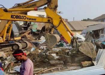 খাস জমি থেকে অবৈধ স্থাপনা উচ্ছেদ