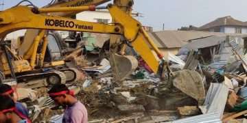 খাস জমি থেকে অবৈধ স্থাপনা উচ্ছেদ