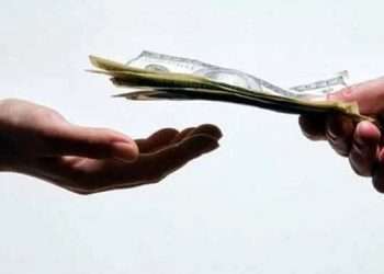 ৩৭ শতাংশ মানুষ ঋণ করে সংসার চালাচ্ছে