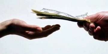 ৩৭ শতাংশ মানুষ ঋণ করে সংসার চালাচ্ছে