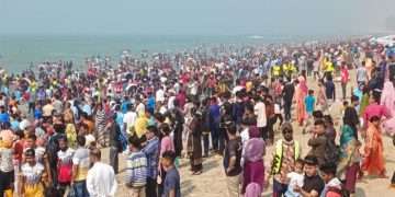 ফের পর্যটকের পদচারণায় সরগরম কক্সবাজার