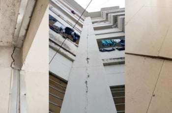 ভূমিকম্পে কুবির পাঁচটি হলে ফাটল