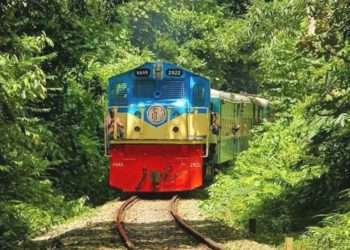 বিভিন্ন রুটের পাঁচ ট্রেন হঠাৎ বন্ধে দুর্ভোগ