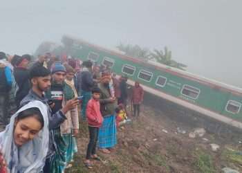 গাজীপুরে ৫ বগি লাইনচ্যুত, ট্রেন চলাচল বন্ধ