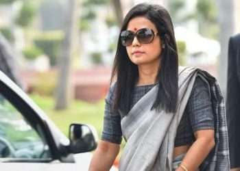 তৃণমূলের নেত্রী মহুয়া বরখাস্ত