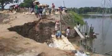 সুবর্ণচরে নদী ভাঙ্গন, এলাকাবাসীর দাবি বাঁধ