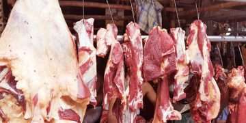 সাধ্যের বাইরে গরুর মাংস