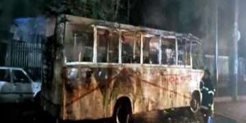 থানার সামনে জব্দ করা বাসে আগুন