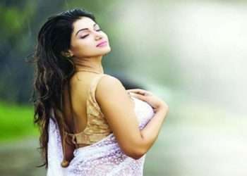 শুরুতেই নজর কাড়লেন অভিনেত্রী সোহানা সাবা