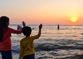 ডুবে গেল বছরের শেষ সূর্য