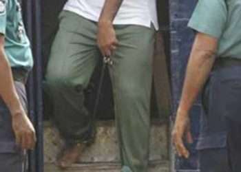 শীর্ষ সন্ত্রাসী ছাড়া কাউকে ডাণ্ডাবেড়ি পরানো যাবে না