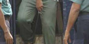 শীর্ষ সন্ত্রাসী ছাড়া কাউকে ডাণ্ডাবেড়ি পরানো যাবে না