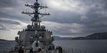 মার্কিন নৌযান ও যুদ্ধজাহাজে পালটা হামলার হুঁশিয়ারি