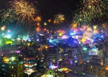 সাকরাইনে মেতেছে ঢাকাবাসী