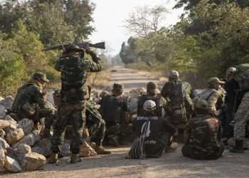 ভারতে পালাচ্ছে মিয়ানমারের সেনারা