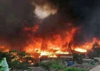 আগুনে পুড়ল রোহিঙ্গা ক্যাম্পের হাজারো ঘর