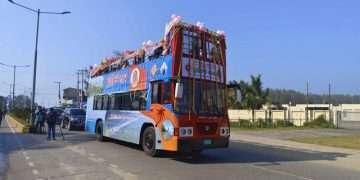 মেরিন ড্রাইভ সড়কে ছাদখোলা নতুন ট্যুরিস্ট বাস