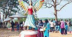 জনদুর্ভোগ চরমে, গারো পাহাড়ে সীমান্ত সড়কের ওপর বাজার