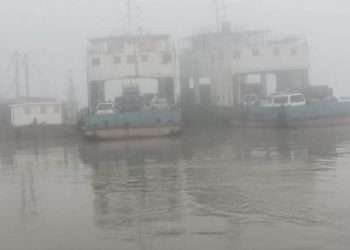 দৌলতদিয়া-পাটুরিয়ায় ফেরি চলাচল বন্ধ