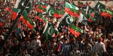 পাকিস্তানের মসনদ কার