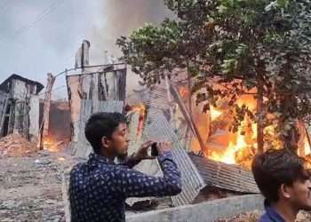 অগ্নিকাণ্ডে তিনটি ঝুট গুদামসহ ২৬ ঘর পুড়ে ছাই