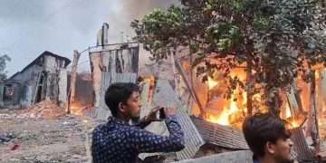 অগ্নিকাণ্ডে তিনটি ঝুট গুদামসহ ২৬ ঘর পুড়ে ছাই