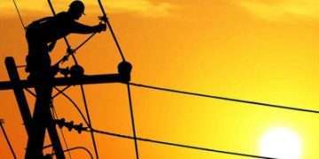 আমজনতার ঘাড়ে দামবৃদ্ধির বোঝা