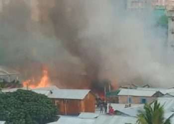 মিরপুরে ঝিলপাড় বস্তিতে আগুন