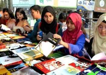 ছুটির দিন পেয়ে শুরুতেই জমজমাট