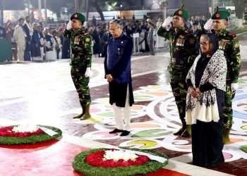 একুশের প্রথম প্রহরে রাষ্ট্রপতি-প্রধানমন্ত্রীর শ্রদ্ধা