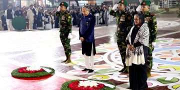 একুশের প্রথম প্রহরে রাষ্ট্রপতি-প্রধানমন্ত্রীর শ্রদ্ধা