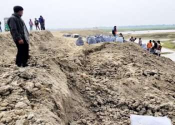 শান্তিগঞ্জে বাঁধের কাজ শেষ হওয়ার আগেই