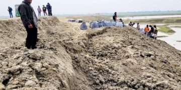 শান্তিগঞ্জে বাঁধের কাজ শেষ হওয়ার আগেই