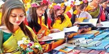 বই বিক্রি কম, শুধুই ঘোরাঘুরি আর ছবি তোলা