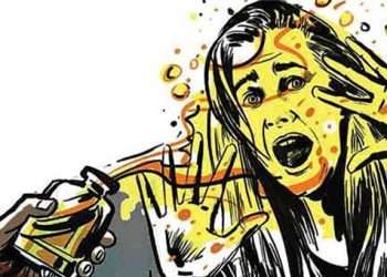 চাঁদপুরে মা-মেয়েকে অ্যাসিড নিক্ষেপ