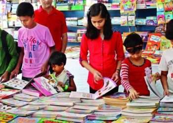 লোকারণ্য মেলায় বই বিক্রির ধুম