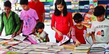 লোকারণ্য মেলায় বই বিক্রির ধুম