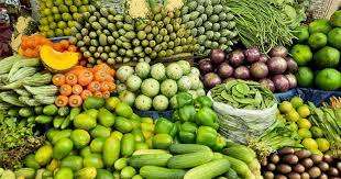 নিত্যপণ্য বিক্রি হচ্ছে বাড়তি দরে