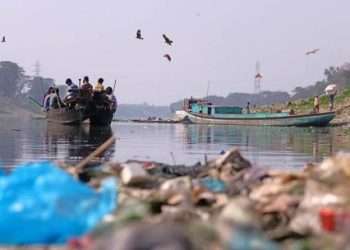 ধুঁকছে পরিবেশ, বিপন্ন নদী