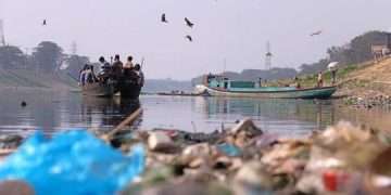 ধুঁকছে পরিবেশ, বিপন্ন নদী