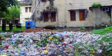 হাসপাতাল যেন ময়লার ভাগাড়