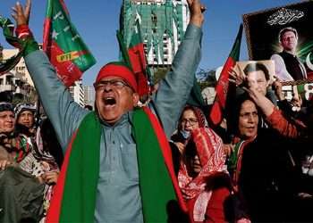 ইমরানপন্থি স্লোগানে উত্তাল পাকিস্তান