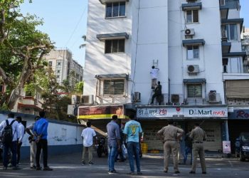 সালমান খানের বাড়ির সামনে চলল গুলি