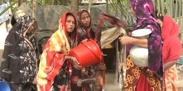 চাপকলে উঠছে না পানি