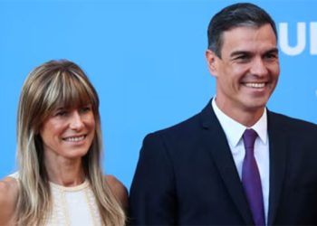 স্ত্রীর কারণে প্রচণ্ড চাপে স্পেনের প্রধানমন্ত্রী